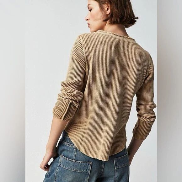 Free People One Colt Thermal Top, Sz XS, Beige Long Sleeve Boho Bohemian Raw Hem - Picture 2 of 10